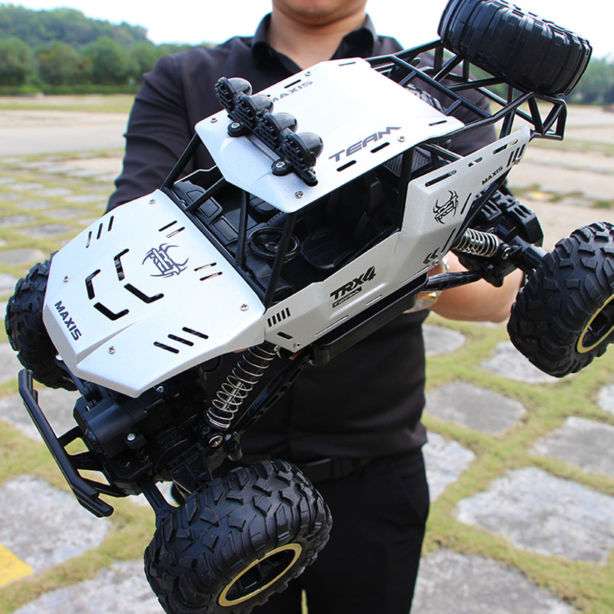 New 4WD RC Cars 2.4G Radio Control RC Buggy High speed Off-Road Trucks Toys