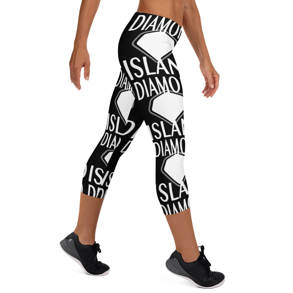 DIAMOND ISLAND Capri Leggings